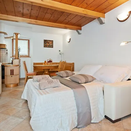 Hiska Kovacija-riverside Boutique Retreat