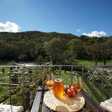 Hiska Kovacija-riverside Boutique Retreat