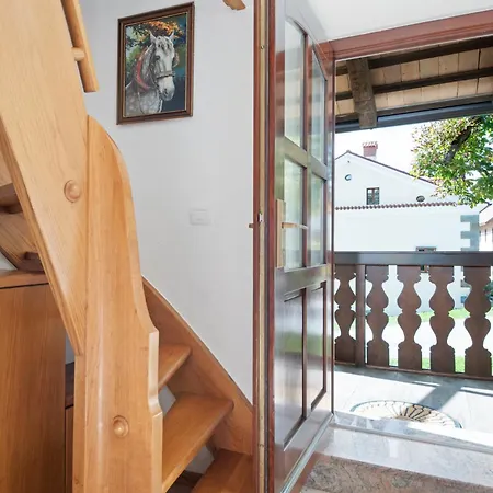 Hiska Kovacija-riverside Boutique Retreat